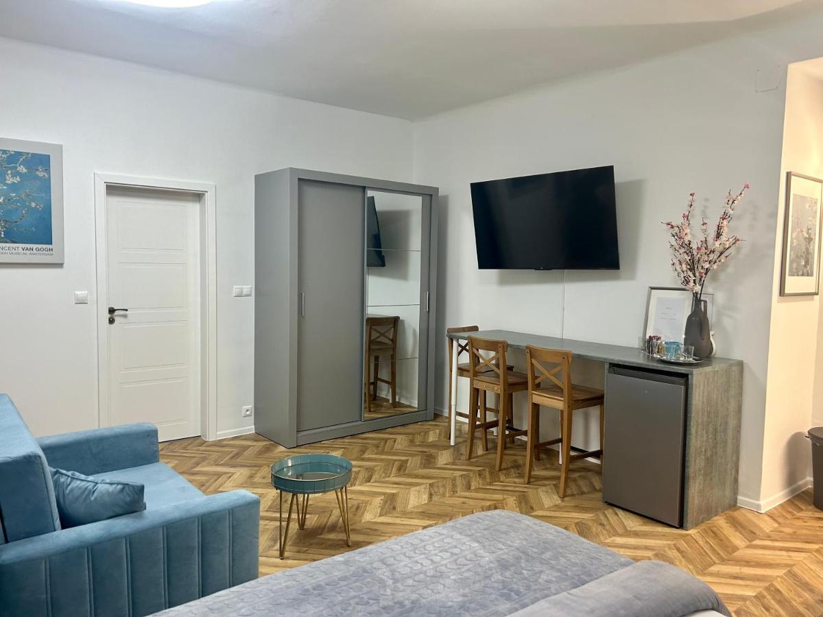 Almond Studio Apartment Bratislava Esterno foto